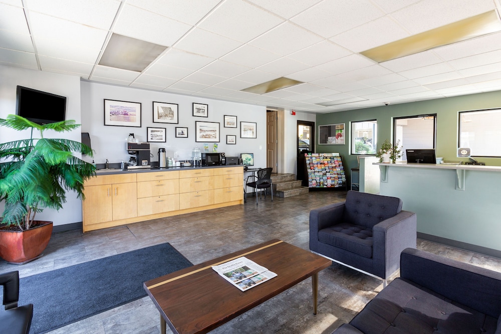 The Grove West Seattle Inn - photo 2