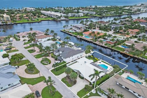 Villa Sunset Stunning Villa at Deerfield Beach — 4-Star Luxury Hotel in Deerfield Beach, United States