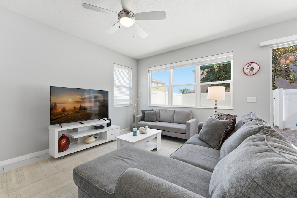 Savvy 4bed Stay Near Orlando Attractions — 4-Star Luxury Hotel in Kissimmee, United States