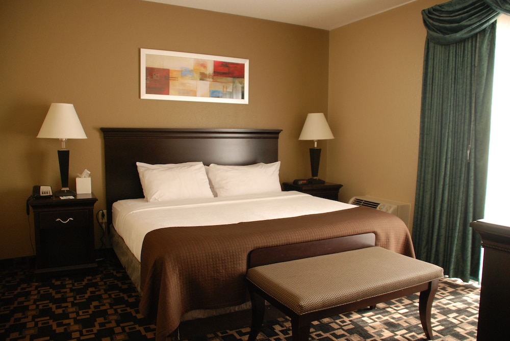 The Plaza Hotel & Suites Winona - photo 15
