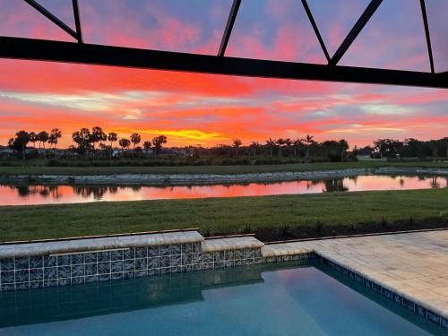 Pool House Overlooking Lake — 4-Star Luxury Hotel in Sarasota, United States
