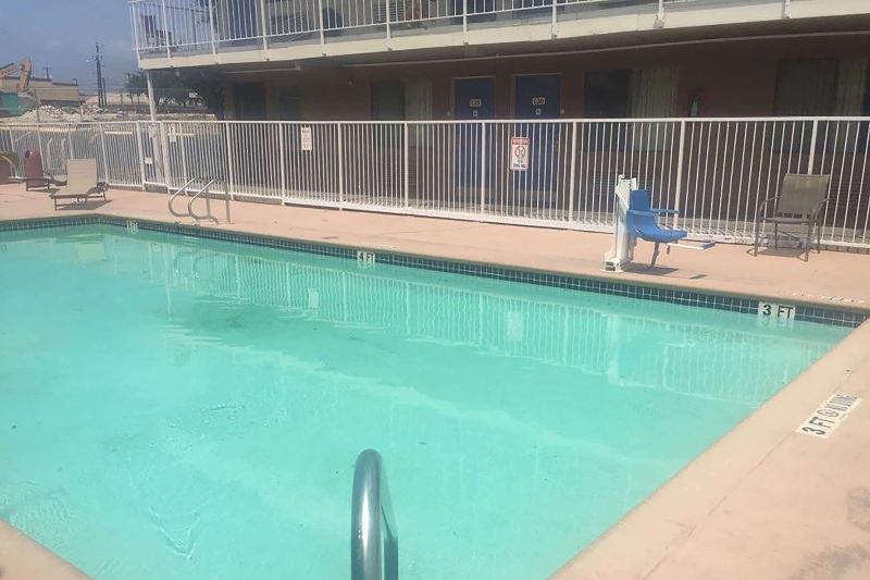 Travelodge by Wyndham San Antonio Lackland AFB - photo 9