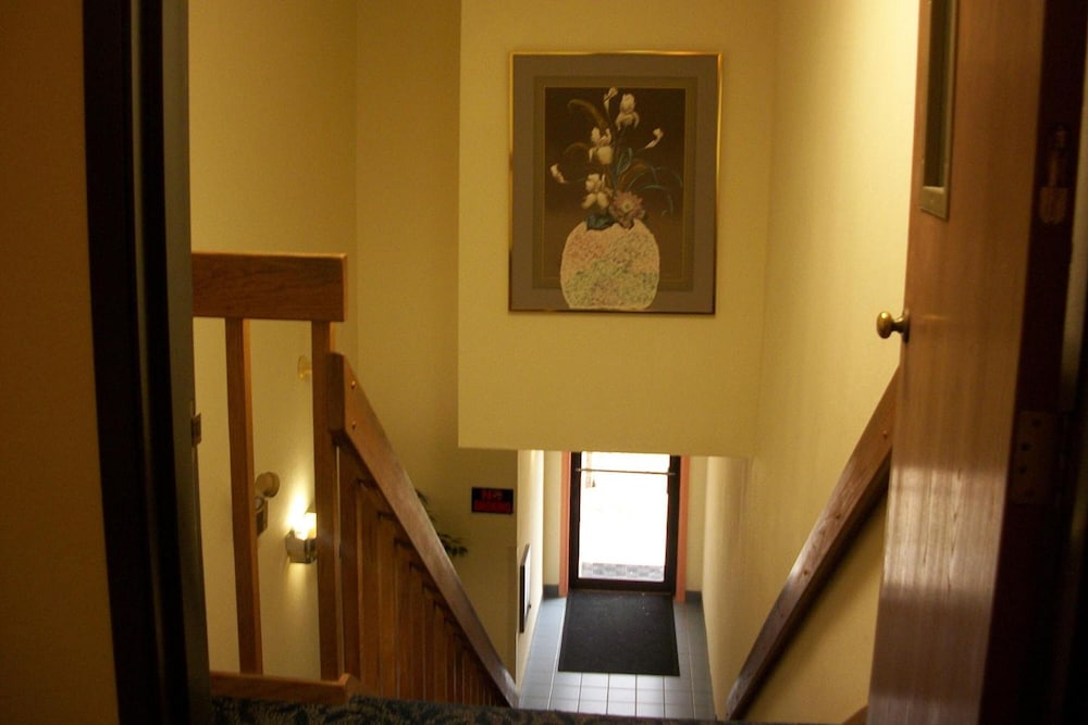 Lodi Valley Suites - photo 24