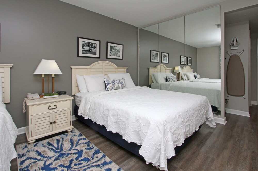 Bay Pointe Inn - photo 10