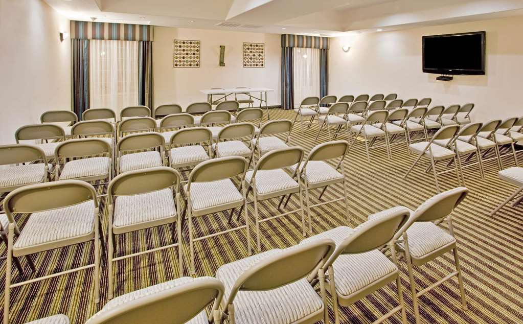 La Quinta Inn & Suites by Wyndham Fowler - photo 44