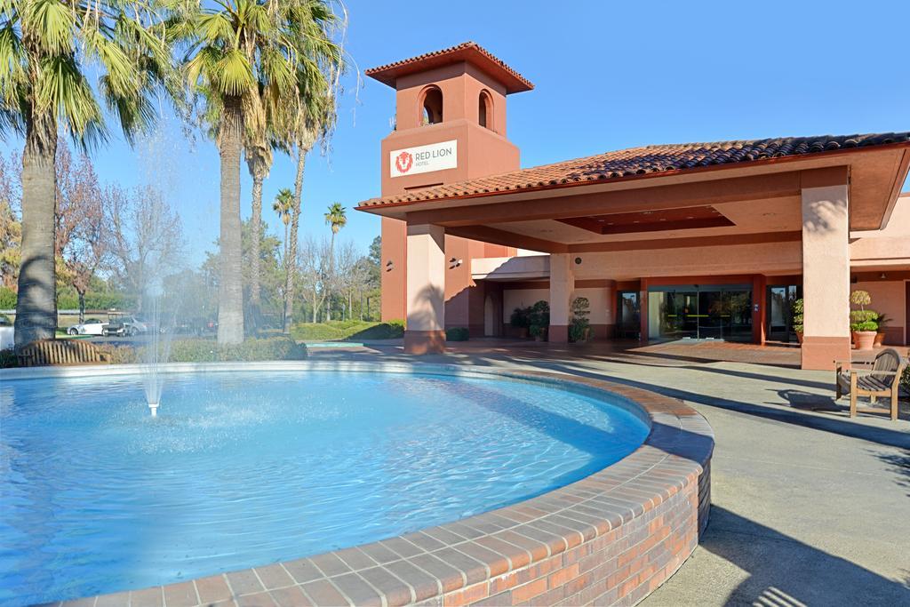 Red Lion Woodlake & Conference Center - photo 6