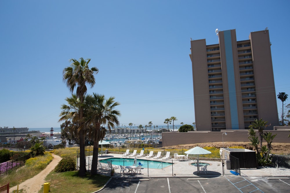 Days Inn by Wyndham Oceanside - photo 18