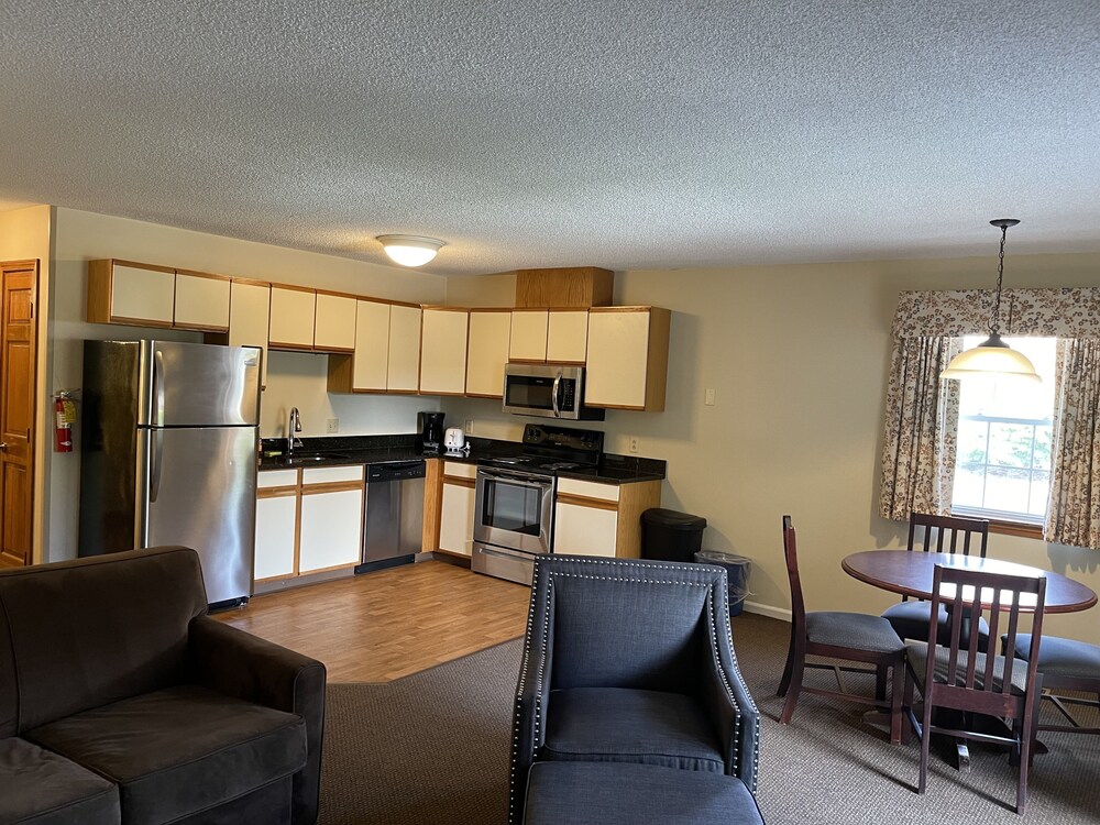 The Central Downtown Inn & Suites - photo 23