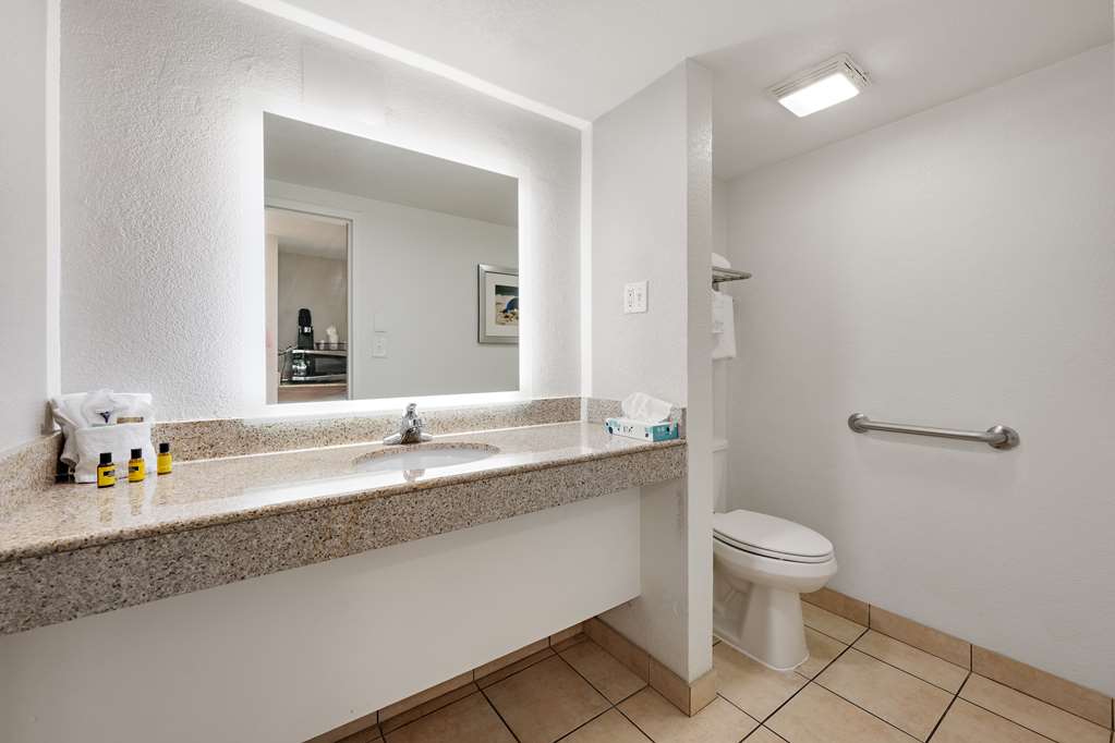 Best Western Plus Holiday Sands Inn & Suites - photo 38
