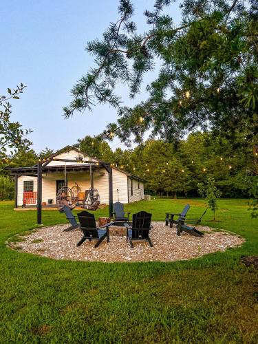 Southern Charm 3BR Fire pit pool table 7beds - last minute hotel in Sevierville