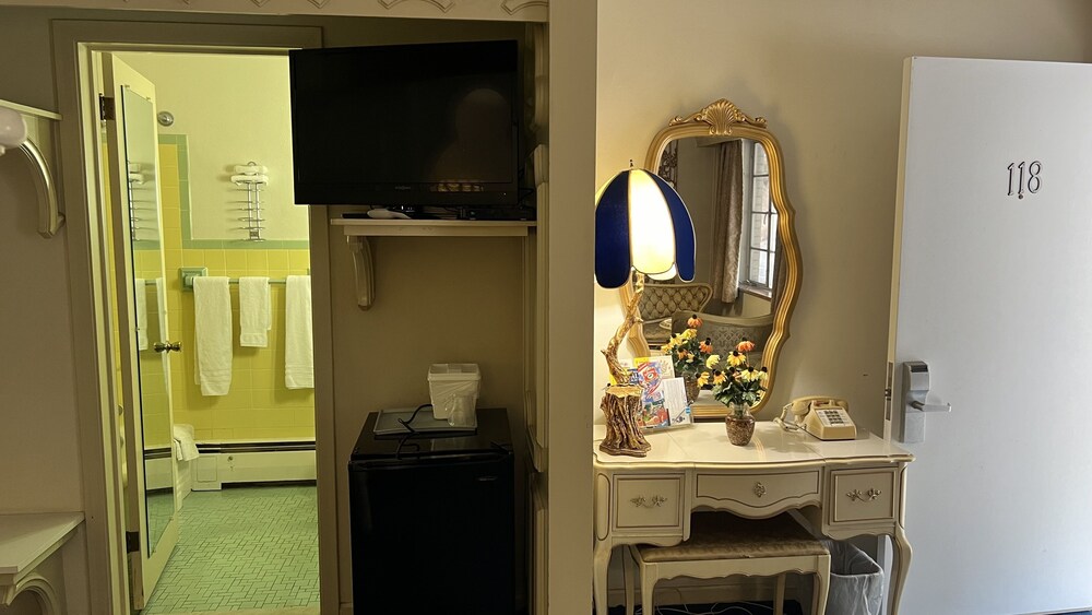 Relax Inn Altoona - photo 41