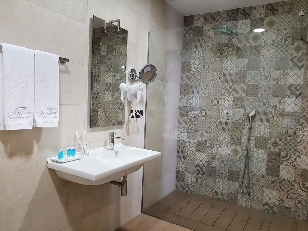 Bathroom amenities
