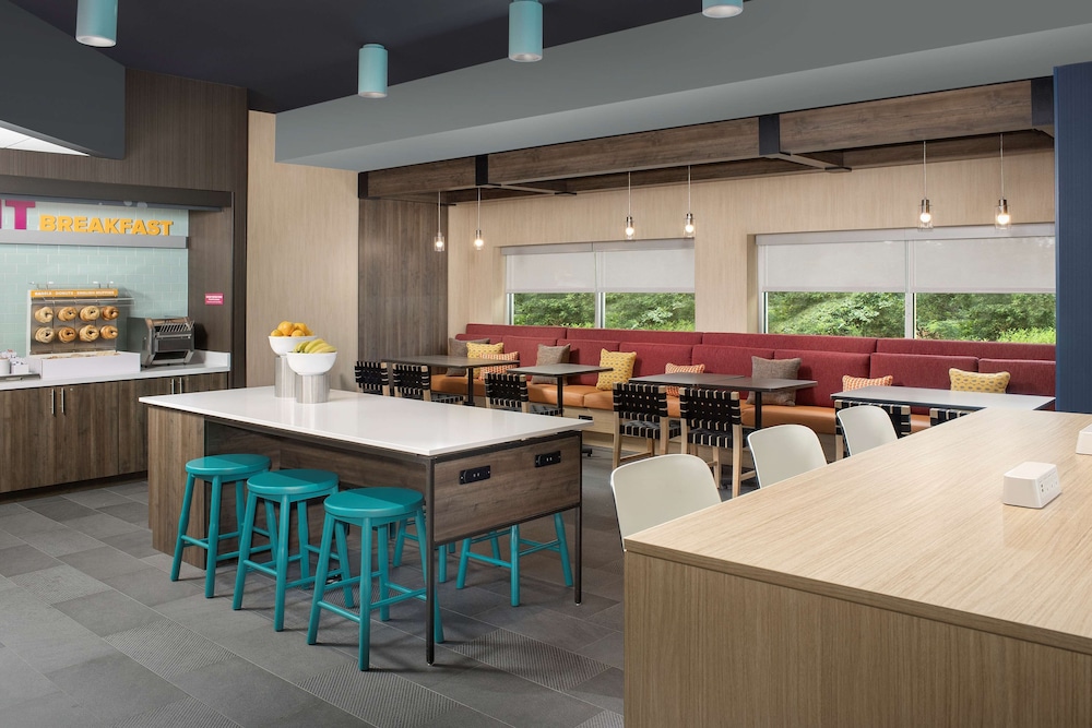 Tru by Hilton Charlotte Airport Lake Pointe - photo 32