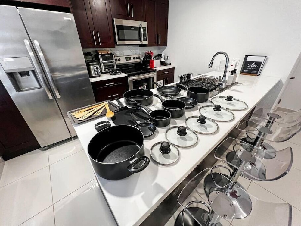 Vacay Spot experience Luna Sky 65 TV BAR BBQ SHOWER massage jets music to FL Keys - photo 2