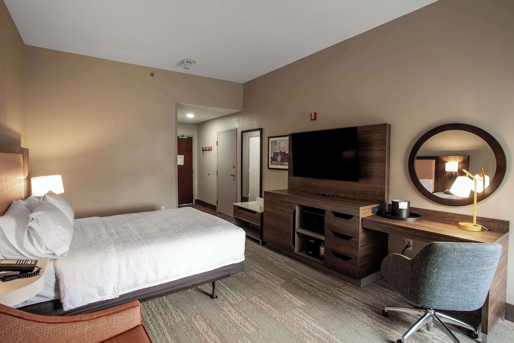 Hampton Inn Springfield - photo 2