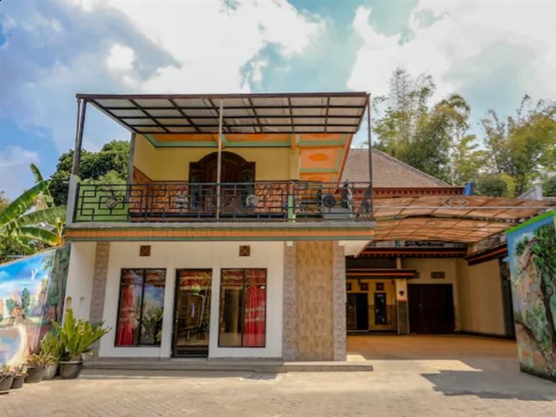 RedDoorz Syariah near Batu Night Spectacular 3 in Batu, Indonesia