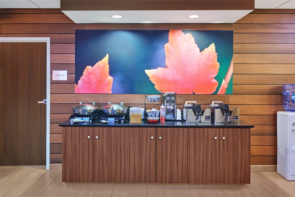 Fairfield Inn & Suites by Marriott Lombard - photo 27