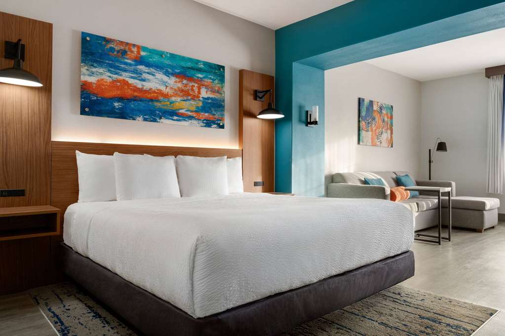 La Quinta Inn & Suites by Wyndham Stephenville - photo 30