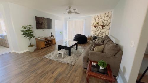 Molino 3 bedroom 2 bath with pool