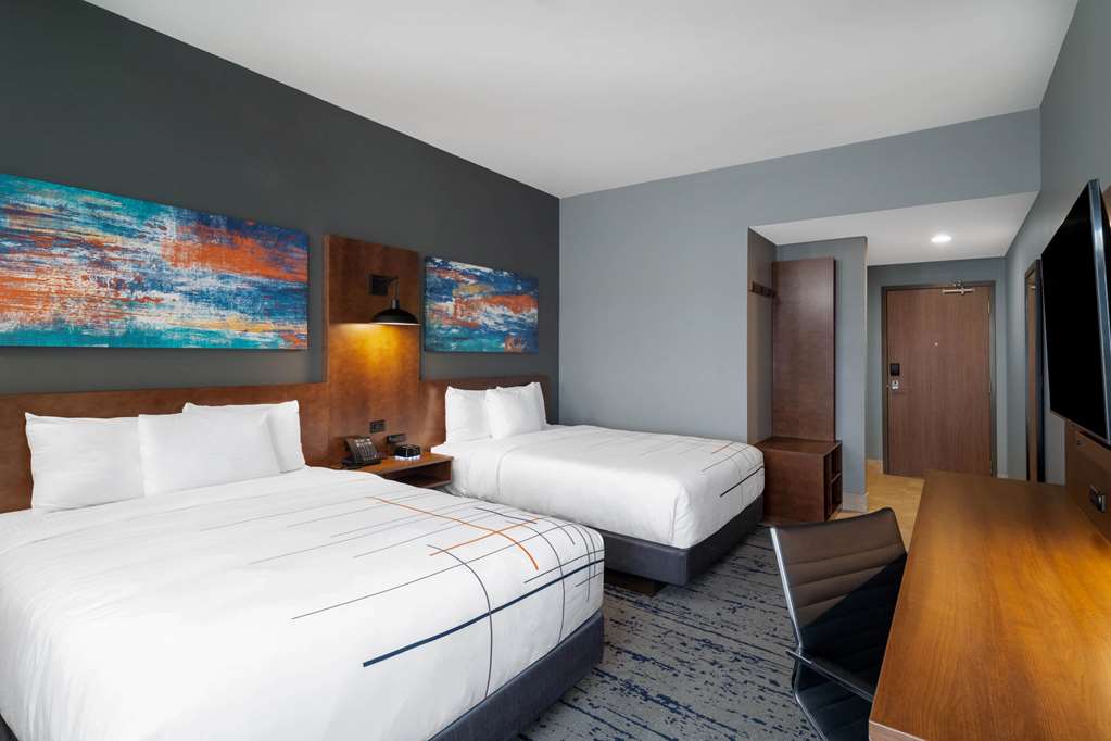La Quinta Inn & Suites by Wyndham Louisville NE Old Henry Rd - photo 16