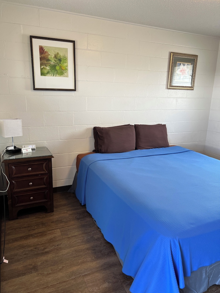 Tip Top Motel Cafe & Bakery - photo 35