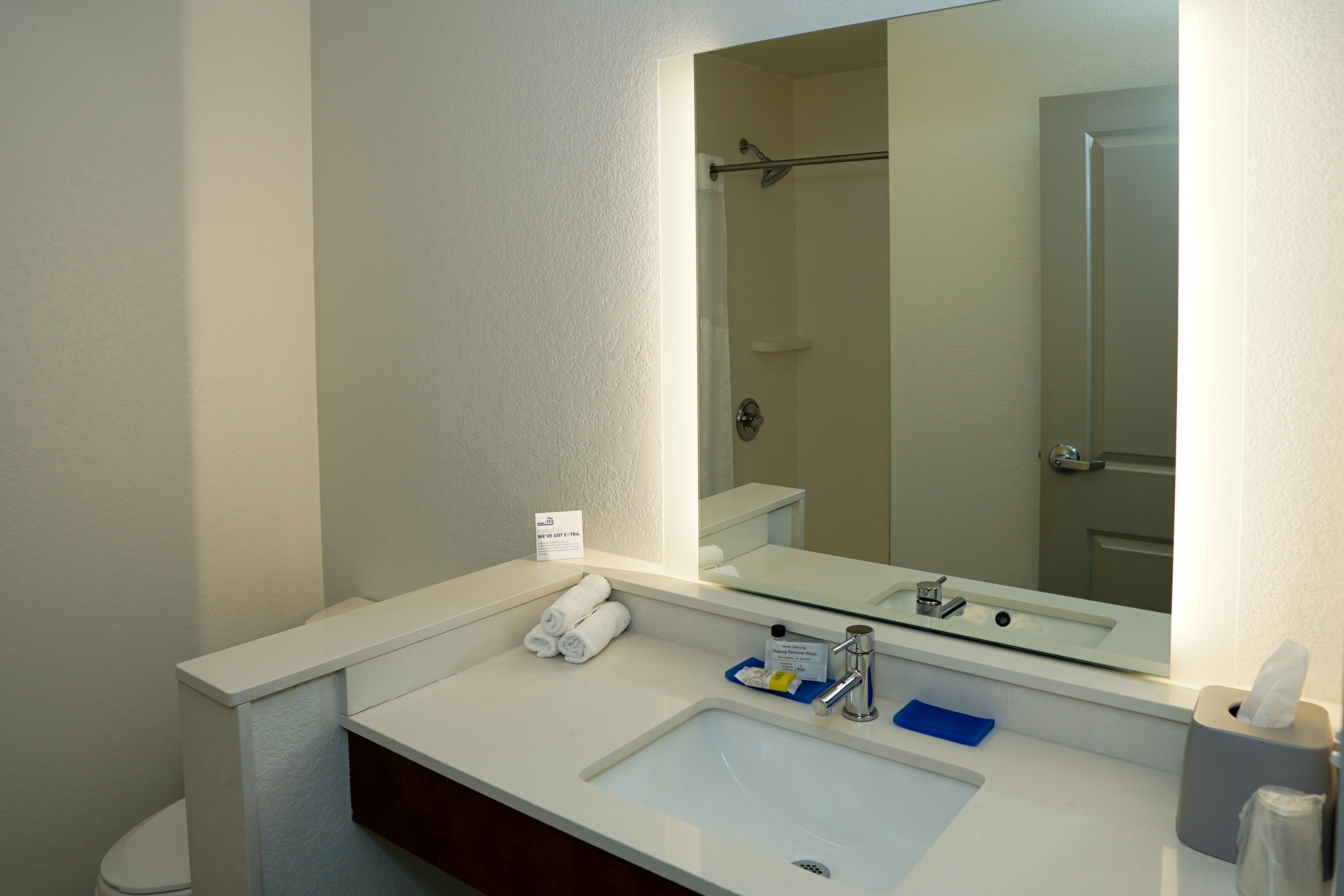 Holiday Inn Express & Suites Denver Aurora Medical Campus - photo 23