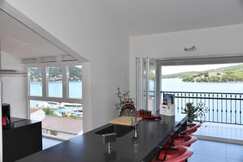 Villa Pina Appartment Chantos — 4-Star Luxury Hotel in Tisno, Croatia