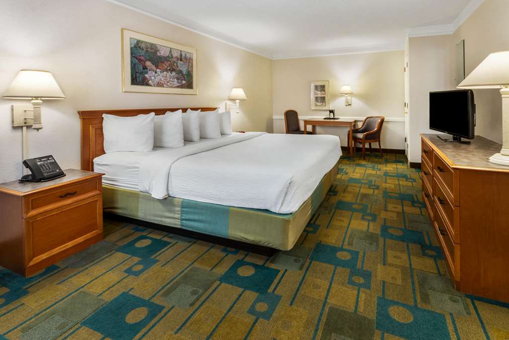 La Quinta Inn by Wyndham Albuquerque Northeast - photo 13