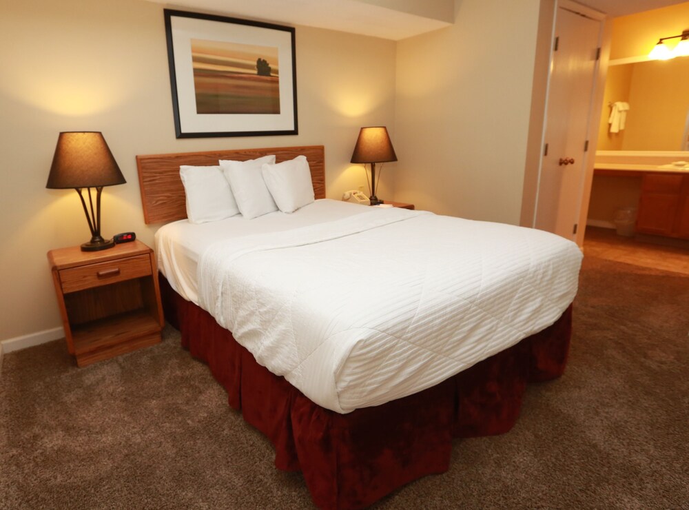 Sterling Hotel and Suites - photo 8