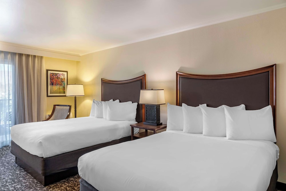 Best Western Plus Royal Oak Hotel - photo 20