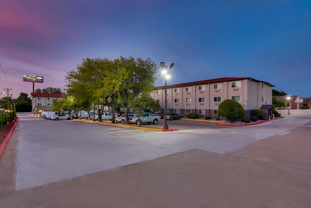 Orangewood Inn & Suites Midtown - photo 54