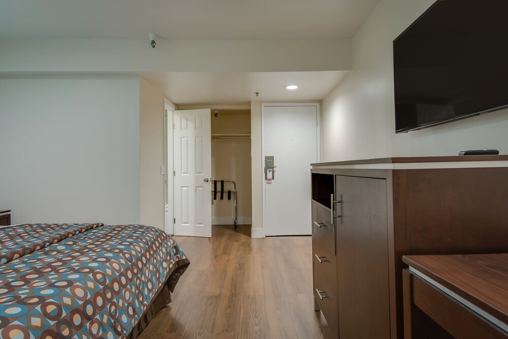 Vagabond Inn Executive Bakersfield Downtowner - photo 9