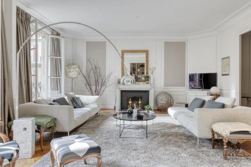 Wonderful & large flat in the 7th Eiffel Tower - last minute hotel in Paris