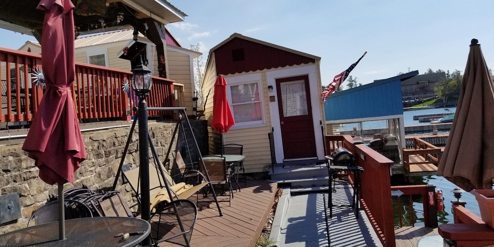Hills Motor Court & Marina — hotel in Alexandria Bay