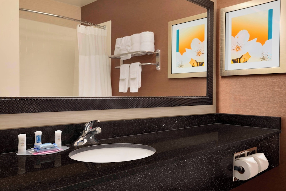 Fairfield Inn & Suites Fort Worth University Drive - photo 13