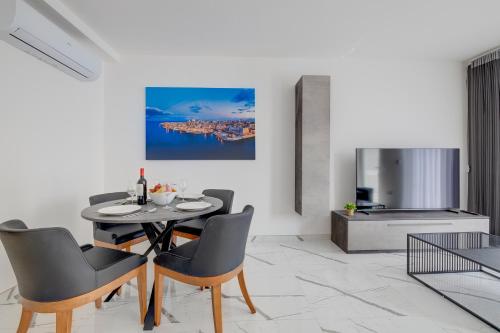 Chic Apartment Stays by Buena Vista — 4-Star Luxury Hotel in Gzira, Malta