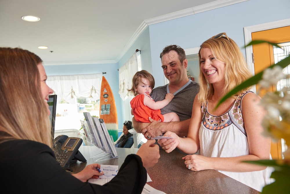 Drifting Sands Oceanfront Hotel - photo 2