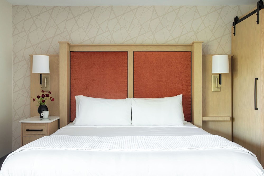 The Embers Hotel - photo 12
