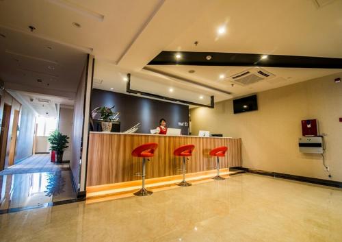 Thank U sichuan luzhou longmatan trade city store — hotel in Luzhou
