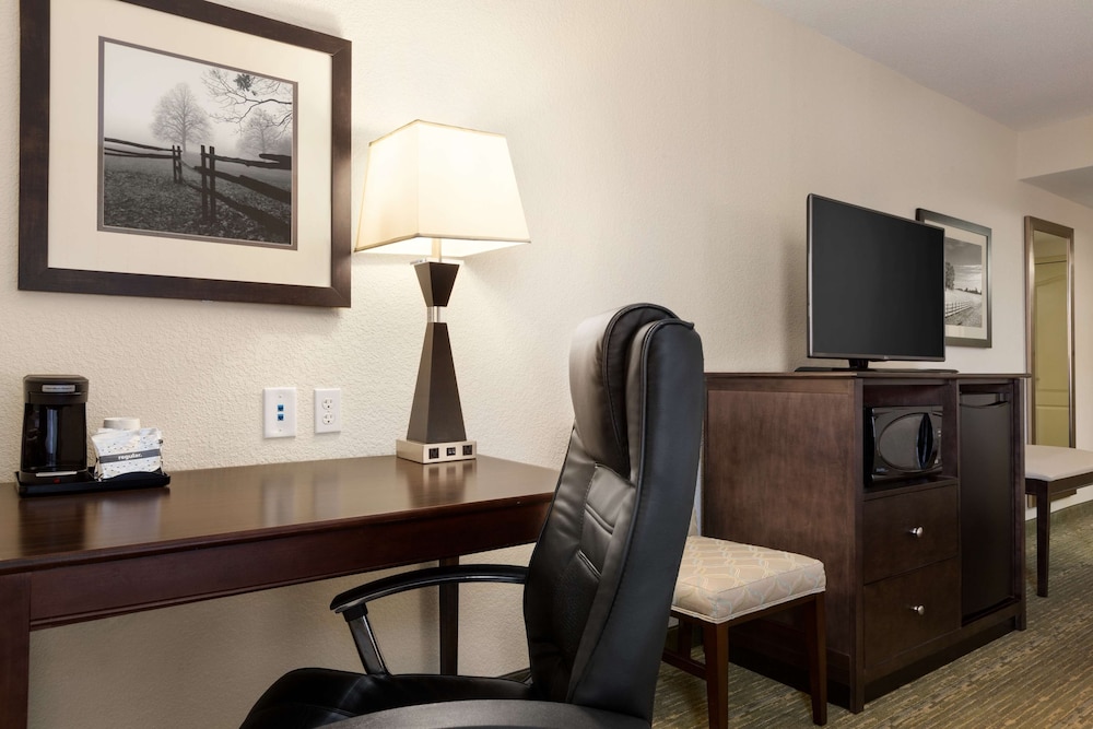 Hampton Inn Dover - photo 9