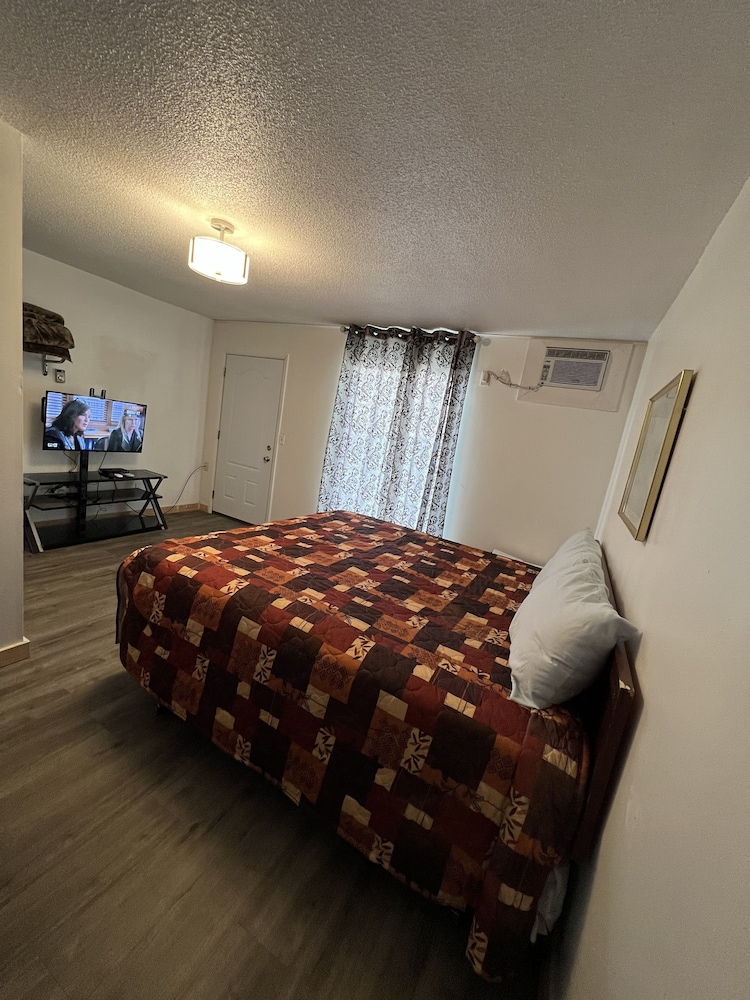 Liberty Motel - photo 14