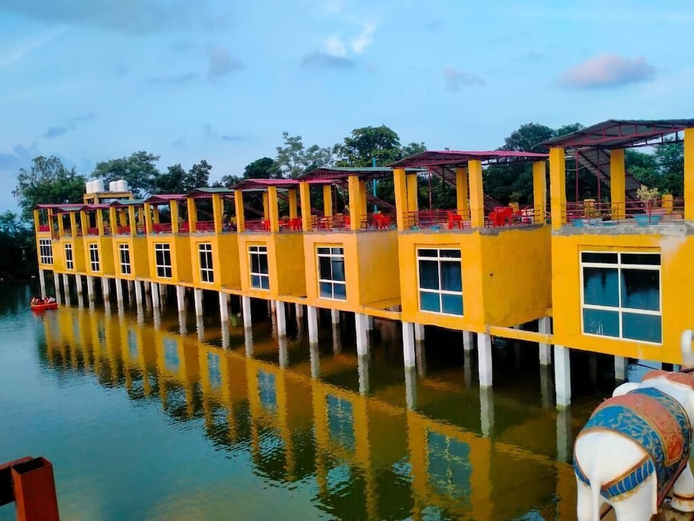 Tomar Paradise Resort - last minute hotel in Basoda