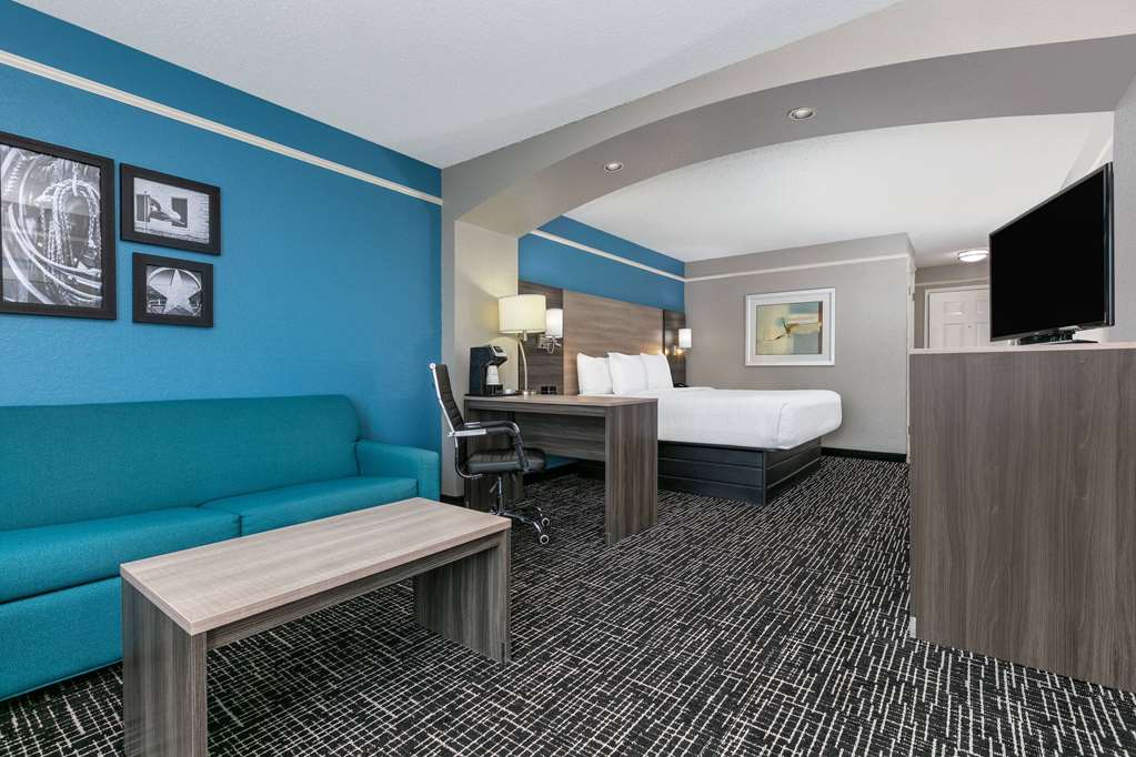 La Quinta Inn & Suites by Wyndham Weatherford - photo 19