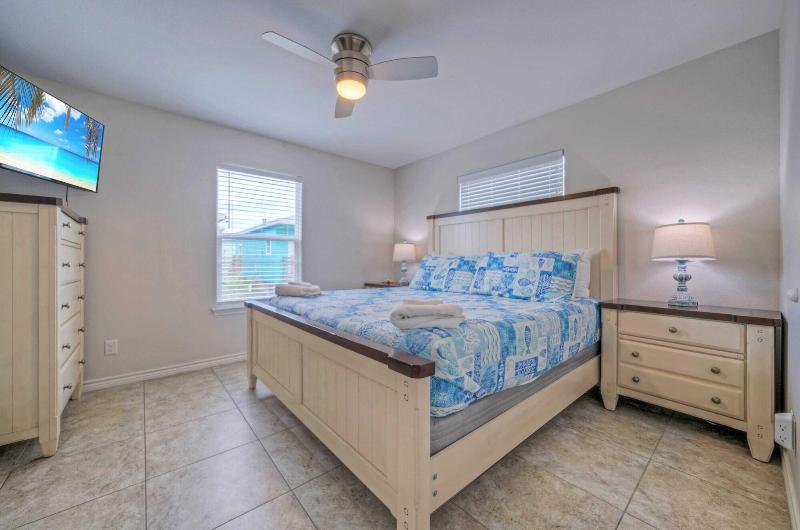 Reel Life Dreams by Avantstay Pool Near Beach - photo 68