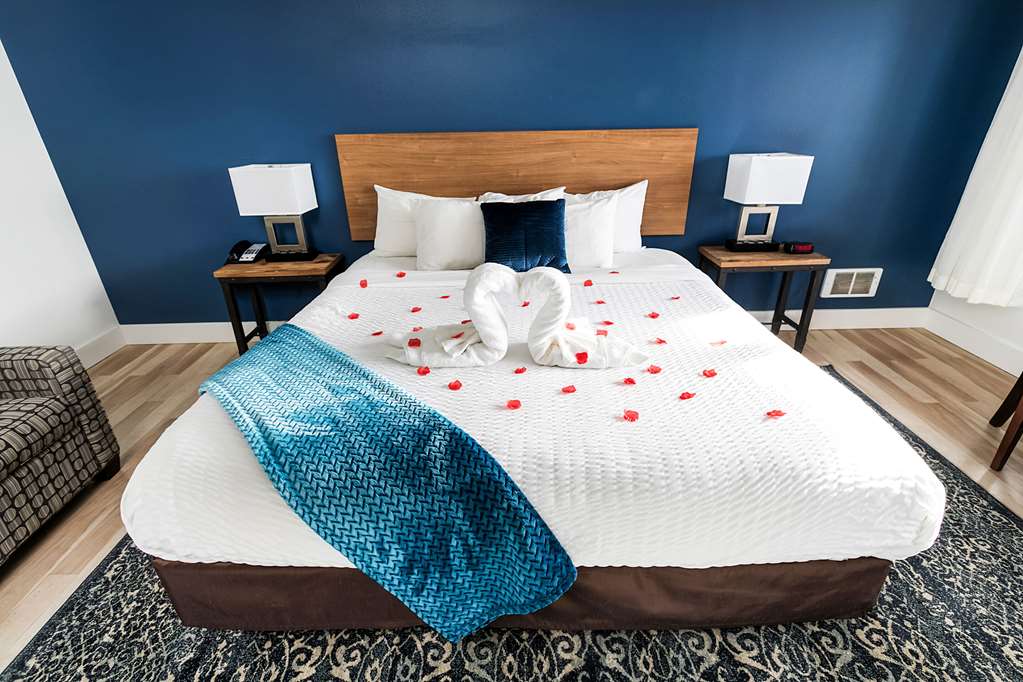 Clarion Inn Surfrider Resort - photo 27