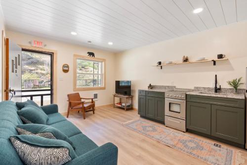Squam Waterfront 2 Bed 2bath 20721463 — Holderness