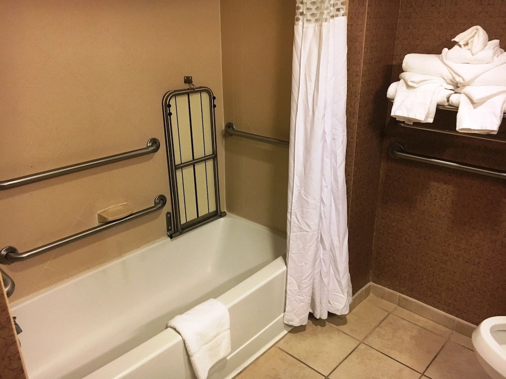 Hampton Inn & Suites Chesapeake Battlefield Blvd. - photo 22