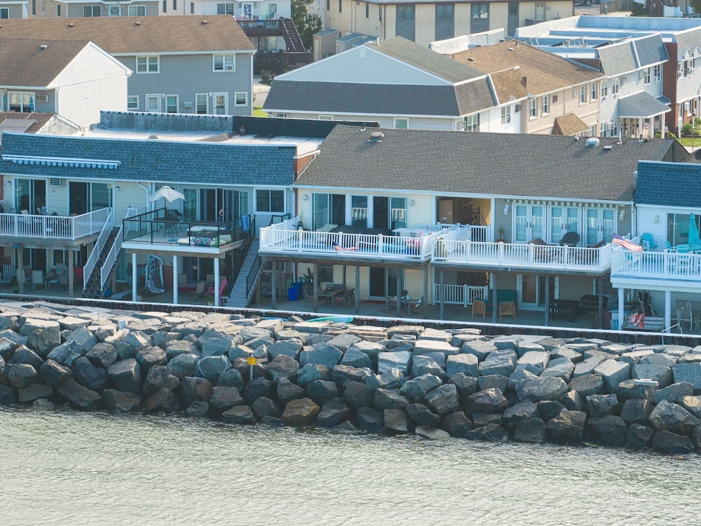 Waterfront North Wildwood Anglesea Family Retreat — 4-Star Luxury Hotel in North Wildwood, United States