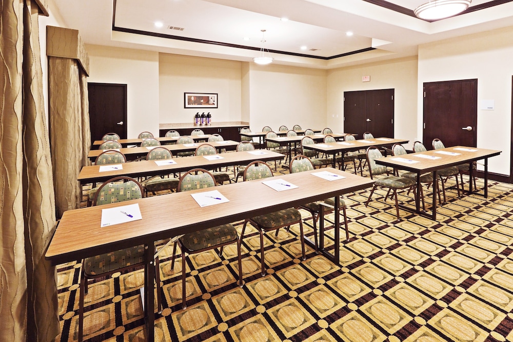 Holiday Inn Express Hotel & Suites Brownfield by IHG - photo 37