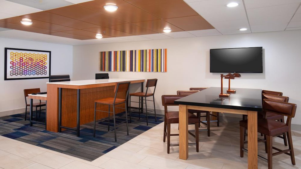 Holiday Inn Express Hotel & Suites Mount Pleasant by IHG - photo 34